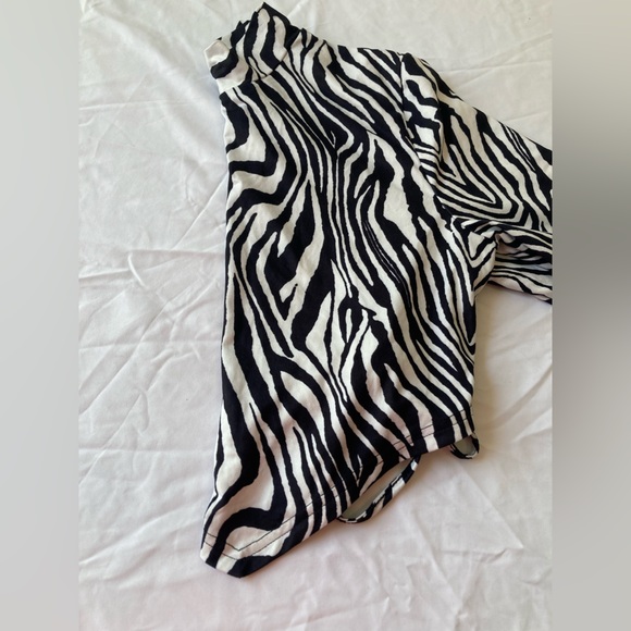 🔴 4/$12 NWOT Black & White Zebra Print Backless Crop Top  Size Large - Picture 9 of 11